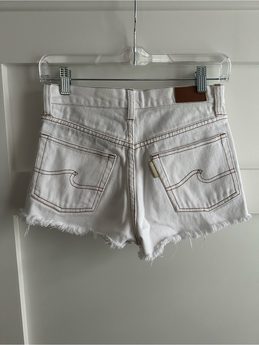 Levitate Nantucket  White Denim Cutoff Shorts with Contrast Topstitching